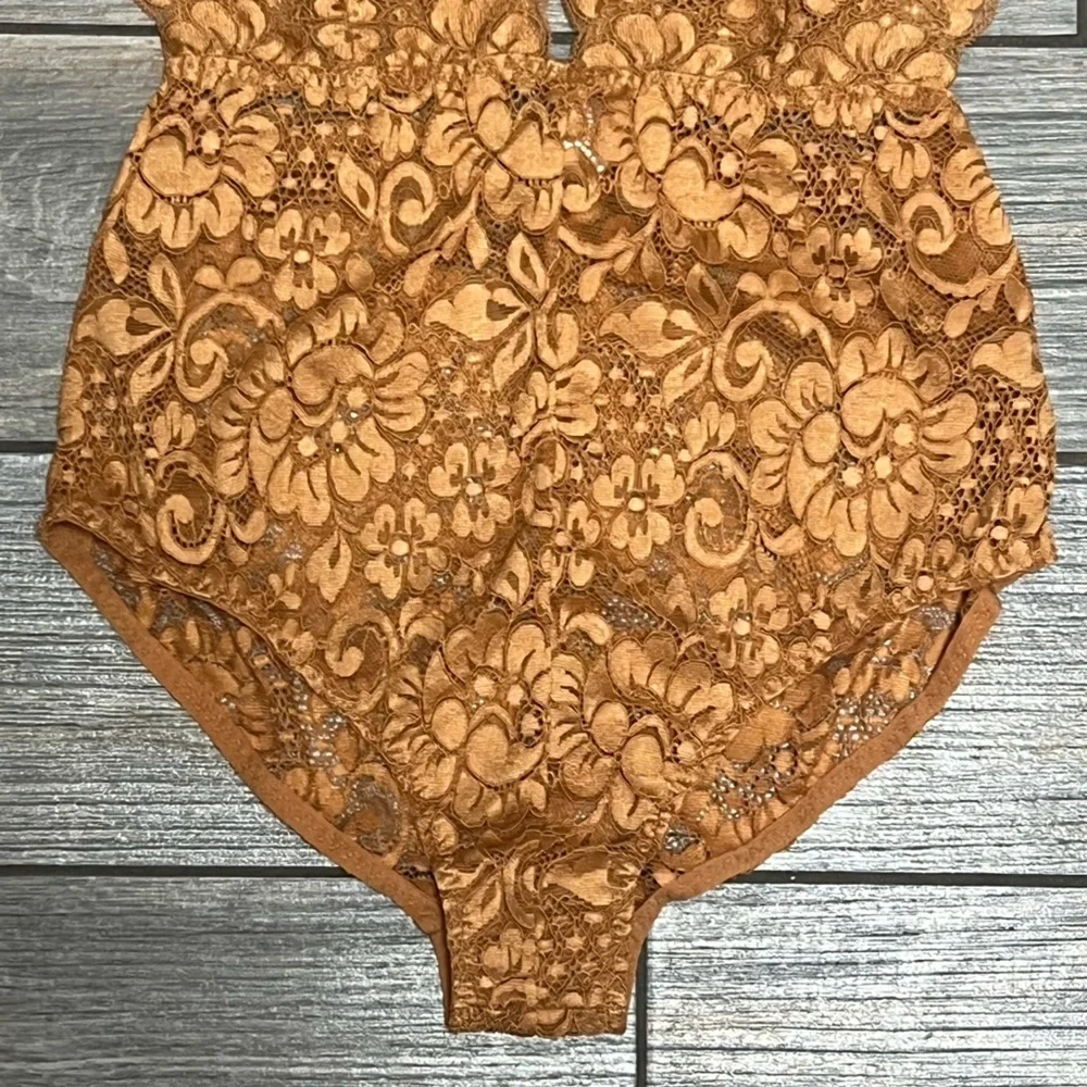 NWT $78 Free People X HAH Comin in Haht Lace Bodysuit Top Size XS Brown Sugar